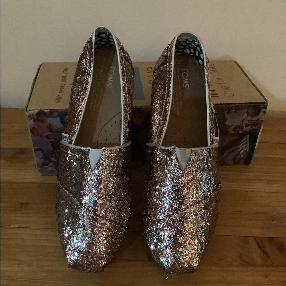 NIB Tom’s multi color glitter slip on shoes, Size 8